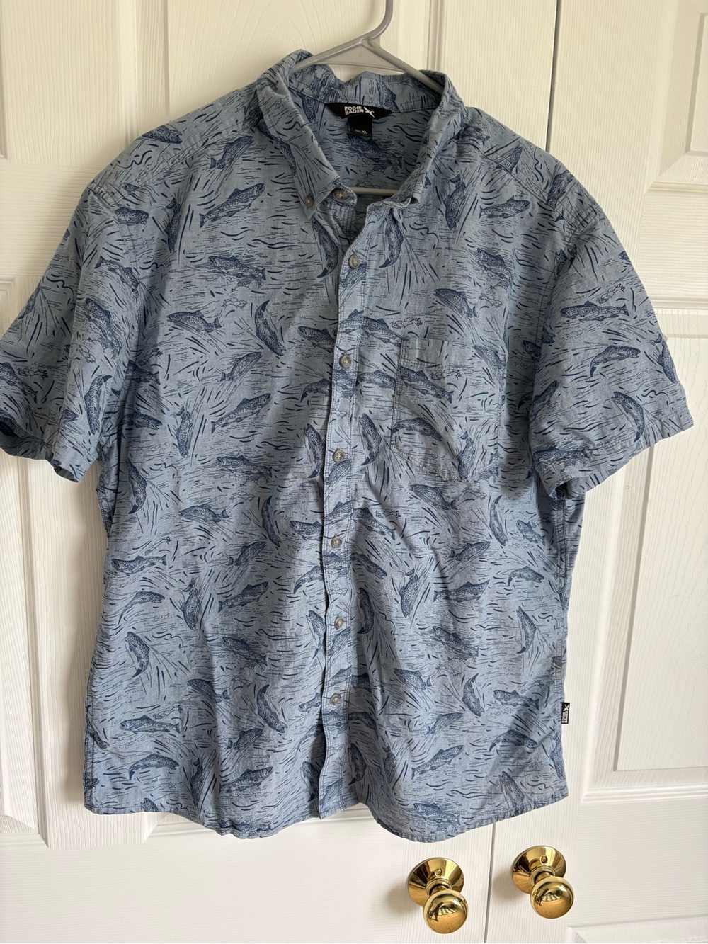 Eddie Bauer Light Blue Short-Sleeve Button-Down Shirt with Navy Fish Print (XL)